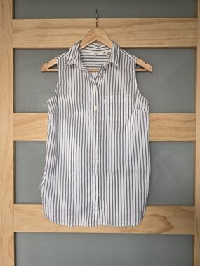 Levi's 100% Cotton White and Blue Vertical Stripe Sleeveless Button-Down Top
